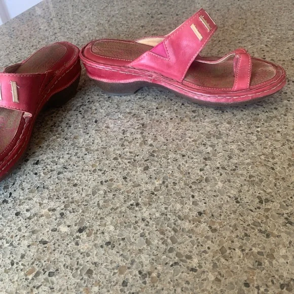 Sandals - Picture 2 of 3